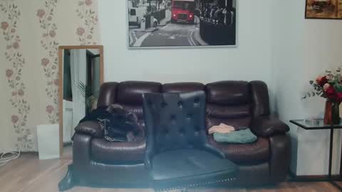 Snapshot of vivienne17 chatting on 02/20/25, 07:19 vivienne online show from 02/20/25, 07:19