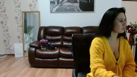 Snapshot of vivienne17 chatting on 02/22/25, 06:41 vivienne online show from 02/22/25, 06:41