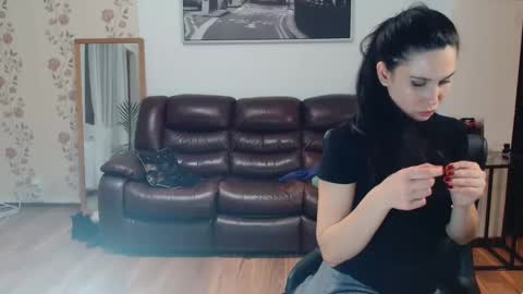 Snapshot of vivienne17 chatting on 03/08/25, 06:47 vivienne online show from 03/08/25, 06:47