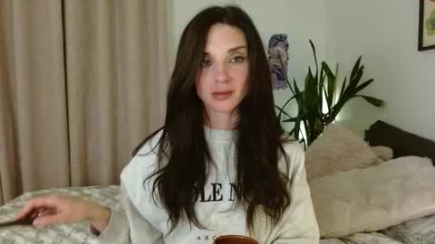 Snapshot of vivienne_rose chatting on 11/09/25, 04:00 Lillian Rose online show from 11/09/25, 04:00