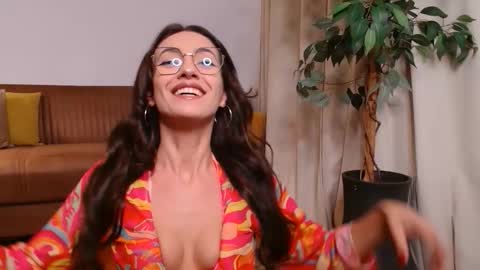 Snapshot of vivienneclement chatting on 10/25/25, 03:51 Vivienne online show from 10/25/25, 03:51