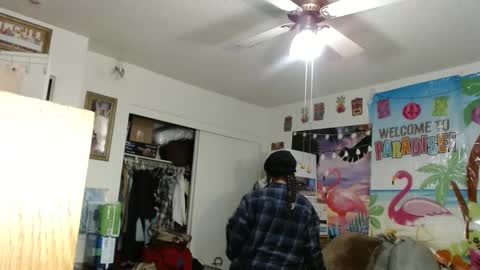 Snapshot of vixenfyre chatting on 02/20/25, 04:07 Vixen Fyre online show from 02/20/25, 04:07