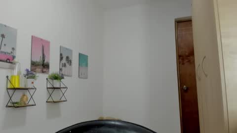 Snapshot of vixenlust17 chatting on 02/24/26, 01:36 vixenlust17 online show from 02/24/26, 01:36