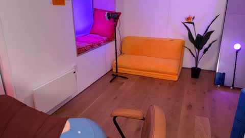 Snapshot of vixenp chatting on 02/08/25, 06:55 Polly Online mostly at 9pm-2am UK Time online show from 02/08/25, 06:55