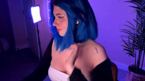 Snapshot of vixenp chatting on 12/18/25, 07:53 Polly Online mostly at 9pm-2am UK Time online show from 12/18/25, 07:53