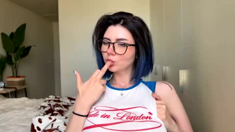 Snapshot of vixenp chatting on 06/05/26, 05:40 Polly Online mostly at 9pm-2am UK Time online show from 06/05/26, 05:40