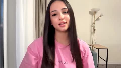 Snapshot of vixy_luna chatting on 03/09/26, 01:48 Miss Mia online show from 03/09/26, 01:48