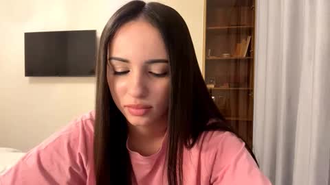 Snapshot of vixy_luna chatting on 03/16/26, 02:32 Miss Mia online show from 03/16/26, 02:32