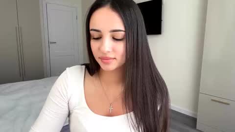 Snapshot of vixy_luna chatting on 03/20/26, 02:55 Miss Mia online show from 03/20/26, 02:55