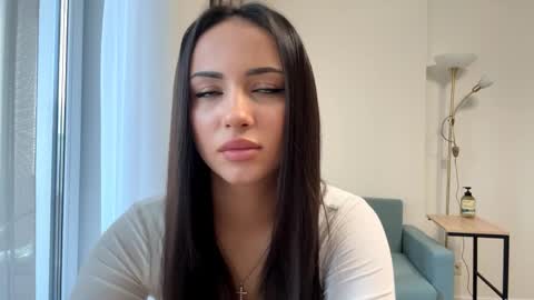 Snapshot of vixy_luna chatting on 04/01/26, 01:41 Miss Mia online show from 04/01/26, 01:41