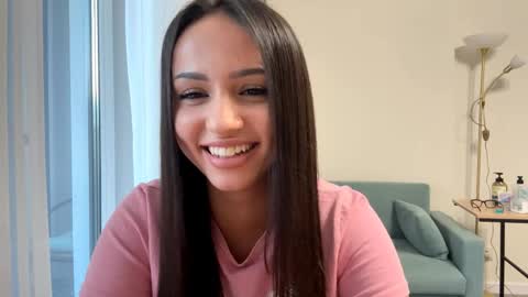 Snapshot of vixy_luna chatting on 04/08/26, 04:18 Miss Mia online show from 04/08/26, 04:18