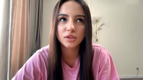 Snapshot of vixy_luna chatting on 04/09/26, 03:28 Miss Mia online show from 04/09/26, 03:28