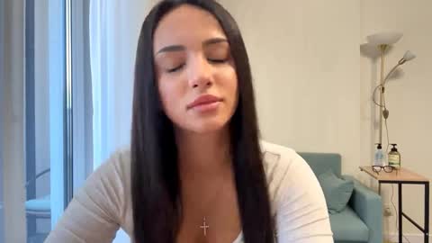 Snapshot of vixy_luna chatting on 04/10/26, 11:26 Miss Mia online show from 04/10/26, 11:26