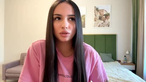 Snapshot of vixy_luna chatting on 04/24/26, 04:42 Miss Mia online show from 04/24/26, 04:42