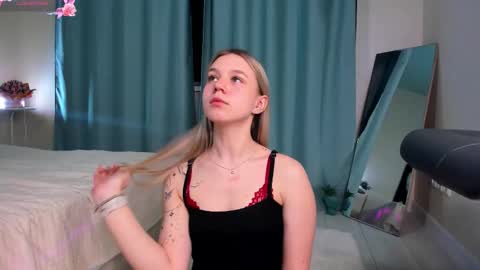 Snapshot of vixypickme chatting on 03/14/26, 07:41 Mila online show from 03/14/26, 07:41