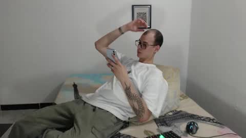 Snapshot of vlad__night chatting on 02/28/26, 04:02 Vlad online show from 02/28/26, 04:02