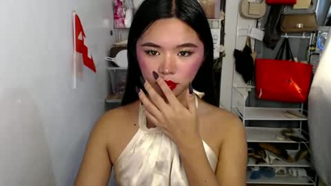 Snapshot of voganmarie chatting on 06/28/26, 01:28 voganmarie online show from 06/28/26, 01:28
