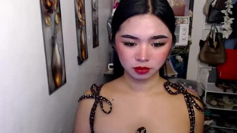 Snapshot of voganmarie chatting on 07/15/26, 04:40 voganmarie online show from 07/15/26, 04:40