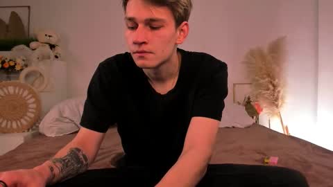 Snapshot of volan_starts chatting on 02/25/26, 12:04 Dan online show from 02/25/26, 12:04