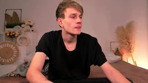 Snapshot of volan_starts chatting on 02/26/26, 12:04 Dan online show from 02/26/26, 12:04