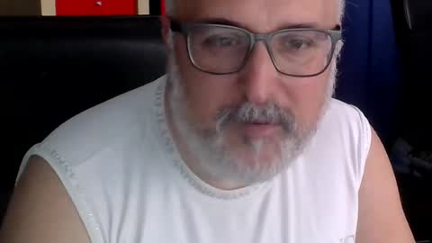 Snapshot of volpi72 chatting on 06/18/26, 10:19 volpi72 online show from 06/18/26, 10:19