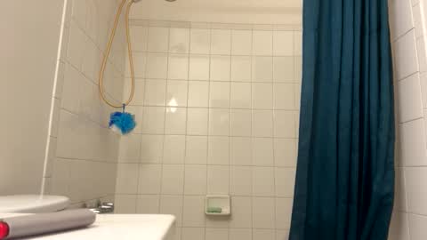 Snapshot of vonnieeb2x chatting on 12/15/25, 12:26 vonnieeb2x online show from 12/15/25, 12:26