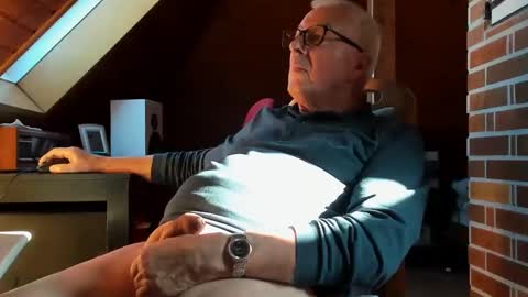 Snapshot of vonrex1 chatting on 12/29/24, 01:17 heinz online show from 12/29/24, 01:17