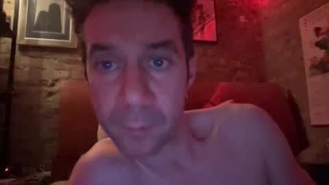 Snapshot of voodoochilelove chatting on 12/18/25, 01:11 Djangus Roundstone online show from 12/18/25, 01:11