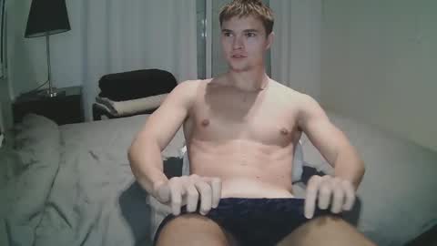 Snapshot of vouvoucouple chatting on 12/12/24, 06:31 Tim online show from 12/12/24, 06:31