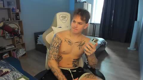 Snapshot of vova_belkin_ chatting on 09/25/25, 10:19 vova online show from 09/25/25, 10:19