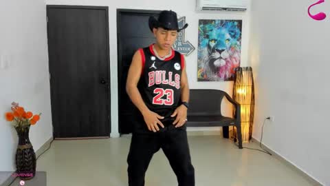 Snapshot of voyeurism_guys chatting on 11/14/25, 11:02 voyeurism_guys online show from 11/14/25, 11:02