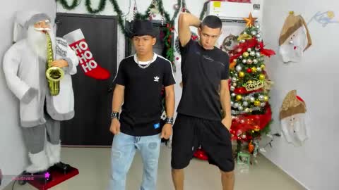 Snapshot of voyeurism_guys chatting on 12/18/25, 11:00 voyeurism_guys online show from 12/18/25, 11:00