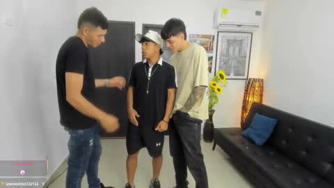 Snapshot of voyeurism_guys chatting on 03/11/26, 11:22 voyeurism_guys online show from 03/11/26, 11:22