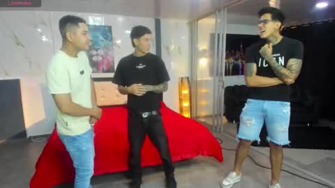 Snapshot of voyeurism_guys chatting on 03/24/26, 11:32 voyeurism_guys online show from 03/24/26, 11:32