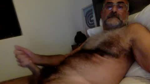 Enjoy guys of all ages if you are not on cam please dont ask for requests if i dont respond dont think im ignoring you i online show from 12/19/25, 07:59