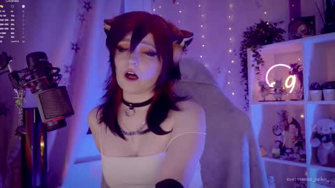 Snapshot of vronnier chatting on 09/20/25, 05:03 vronnier online show from 09/20/25, 05:03