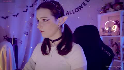 Snapshot of vronnier chatting on 11/07/25, 10:04 vronnier online show from 11/07/25, 10:04