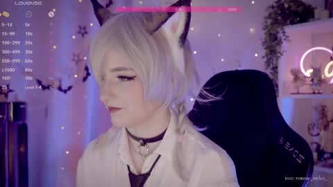 Snapshot of vronnier chatting on 11/12/25, 12:16 vronnier online show from 11/12/25, 12:16