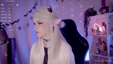 Snapshot of vronnier chatting on 11/25/25, 12:49 vronnier online show from 11/25/25, 12:49