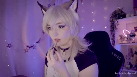 Snapshot of vronnier chatting on 12/19/25, 04:03 vronnier online show from 12/19/25, 04:03