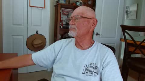 Snapshot of vueuorme chatting on 09/28/25, 04:12 Vueuorme online show from 09/28/25, 04:12