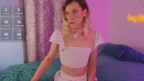 Snapshot of vulgar_wife chatting on 02/13/25, 01:19 Vikky online show from 02/13/25, 01:19