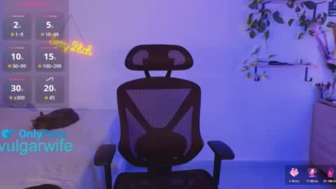 Snapshot of vulgar_wife chatting on 10/24/25, 10:50 Vikky online show from 10/24/25, 10:50