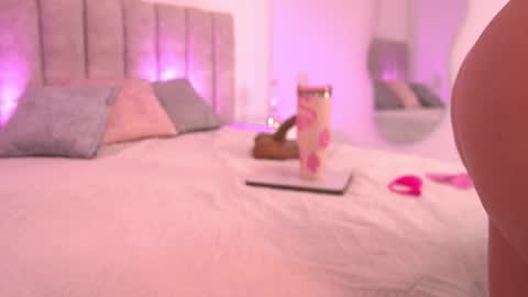 Violeta online show from 11/14/25, 03:05