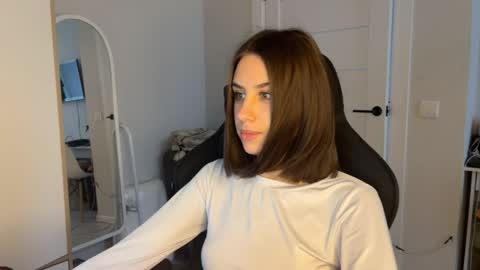 Snapshot of vx_arina chatting on 05/27/26, 08:11 Arina online show from 05/27/26, 08:11