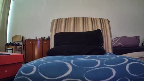 Snapshot of vype121 chatting on 11/21/25, 08:35 vype121 online show from 11/21/25, 08:35