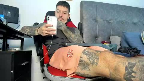 Snapshot of vyxen_ chatting on 04/14/26, 08:37 vyxen_ online show from 04/14/26, 08:37
