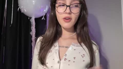 Snapshot of w33d7 chatting on 01/27/25, 09:33 Alice Before pvt write to me in PM online show from 01/27/25, 09:33