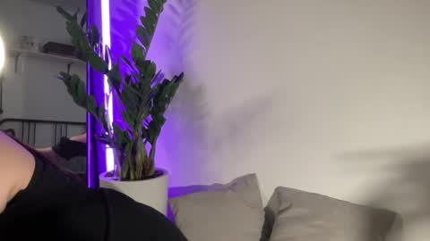 Snapshot of w33d7 chatting on 02/28/25, 08:18 Alice Before pvt write to me in PM online show from 02/28/25, 08:18