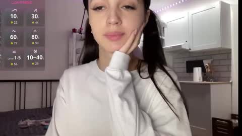 Snapshot of w33d7 chatting on 09/27/25, 09:31 Alice Before pvt write to me in PM online show from 09/27/25, 09:31